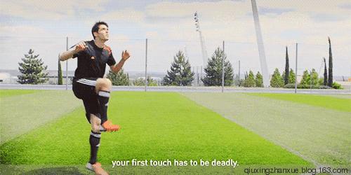 通过几个动作快速分辨业余足球场上的高手