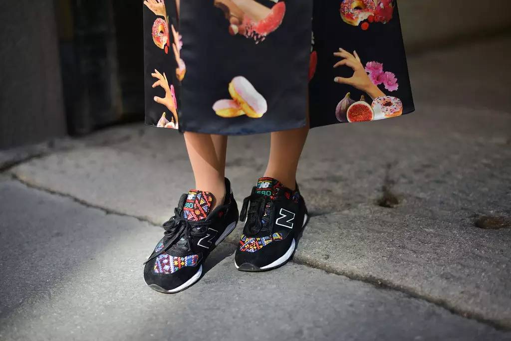 如何把很丑的鞋穿好看,把不好看的鞋子改好看