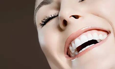 好看的牙印纹身,镶钻牙齿