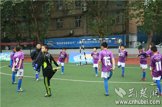 果倍爽2016年武汉市校园足球精英赛第六轮开赛