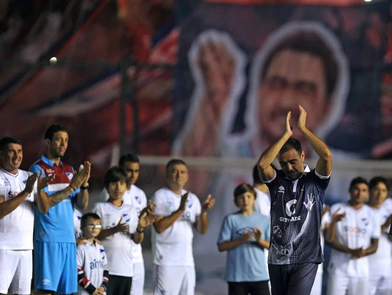 中拉沟通|“中国男孩”雷科巴带着沙滩足球来了