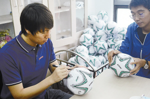 小主意：抓娃娃足球大目标：执教国家队