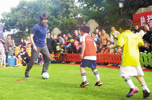 小主意：抓娃娃足球大目标：执教国家队