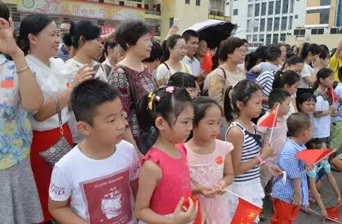 庆祝建队日致敬红领巾,迎接建队日致敬红领巾