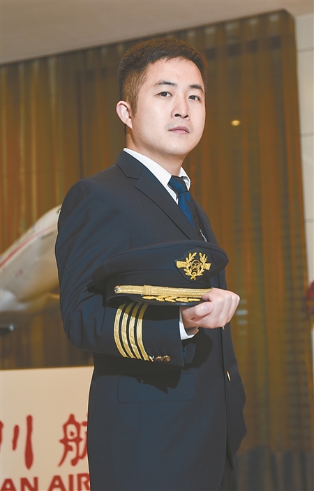 上大学后也能转行当飞行员快看这四位前辈有何独门秘籍