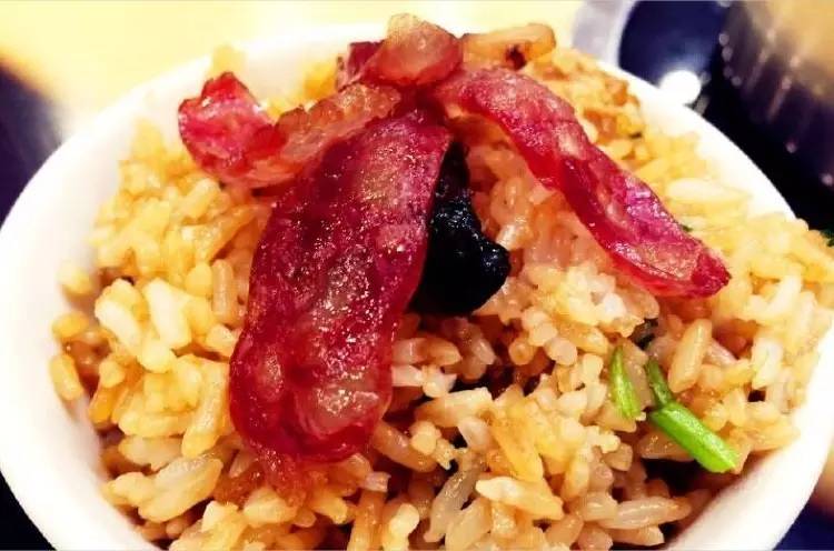 横向食评丨一场关于煲仔饭的厮杀