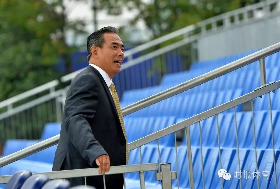 「妹逗体育」刘国梁秀自拍黑马琳：这大脸估计够你媳妇亲一个礼拜还没亲完呢