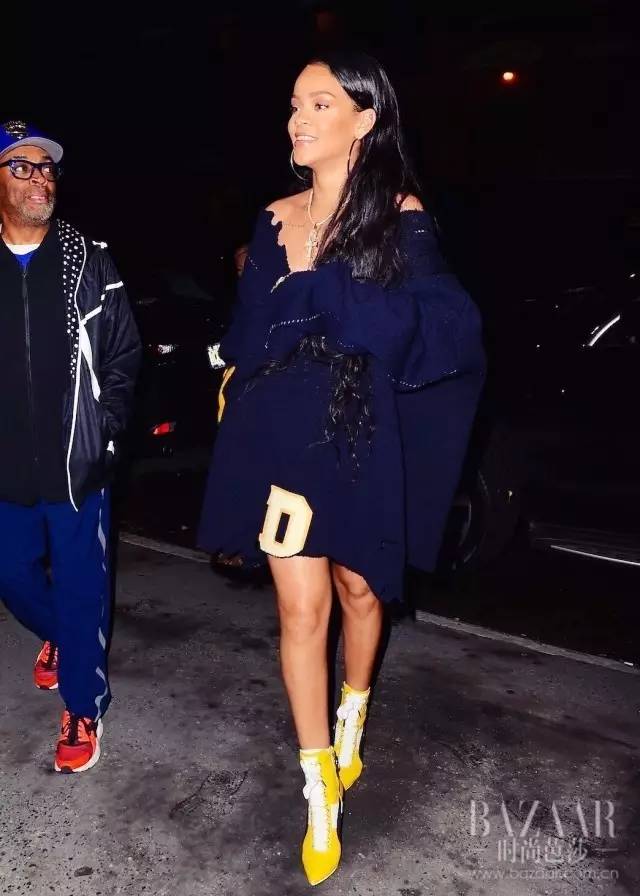 衣服都破了真的很烦恼,衣服都破了还继续穿怎么办