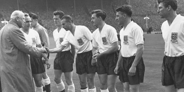 现代足球的诞生日,现代足球起源简介30个字