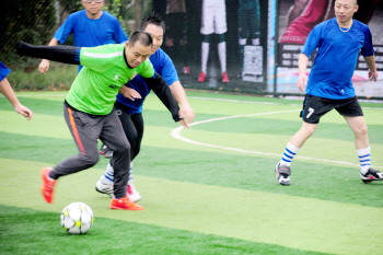 足球让人热血沸腾,足球让我们着迷