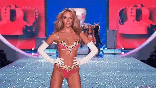 上帝の光｜穿衣服对她是种浪费，生的孩子叫腰精的后裔