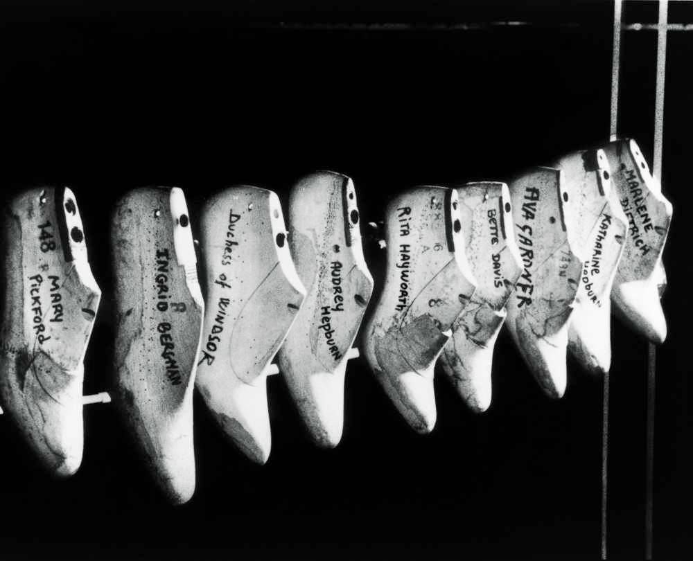 励志大戏｜有个穷人家的孩子，辍学做鞋匠创建了时尚王国