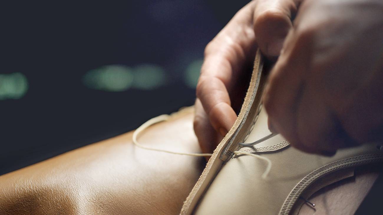 励志大戏｜有个穷人家的孩子，辍学做鞋匠创建了时尚王国