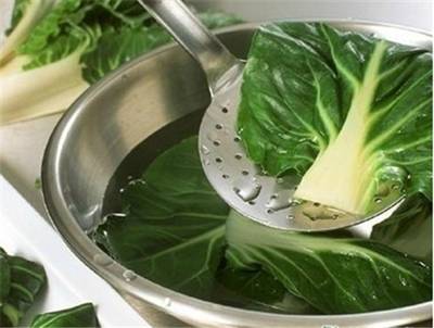 骨质疏松吃钙片的正确时间,吃多了钙片会导致骨质疏松吗