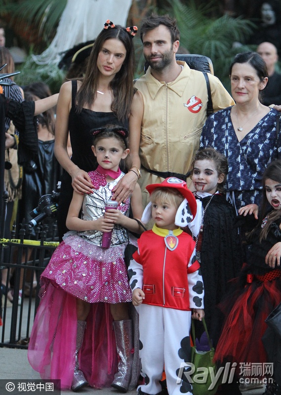 美国万圣节萌娃,万圣萌娃齐捣蛋