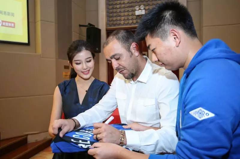 中拉沟通|“中国男孩”雷科巴带着沙滩足球来了