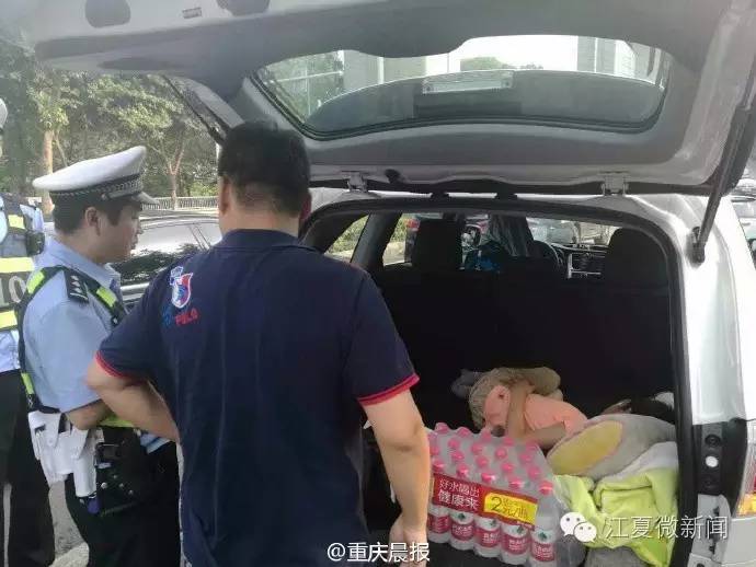 我伙呆!开着开着就饿了!两货车停高速应急车道,4人下车做饭...