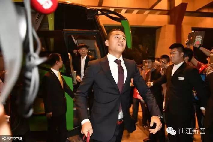 国足凯旋而归机场,国足圣朱雀2021