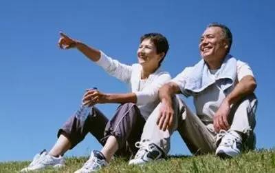 骨质疏松吃钙片的正确时间,吃多了钙片会导致骨质疏松吗