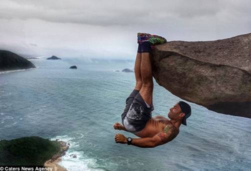 照片上有鬼影怎么回事,照片上的鬼影是什么