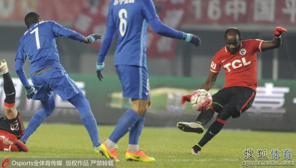 辽足战苏宁肇俊哲告别战潇洒带球大将风范