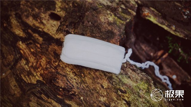 这盒子还没手掌大，里面的工具却比工具箱还全，野外保命全靠它