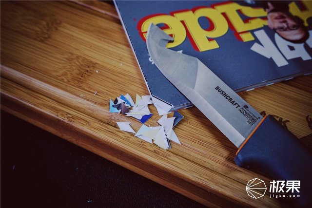 这盒子还没手掌大，里面的工具却比工具箱还全，野外保命全靠它