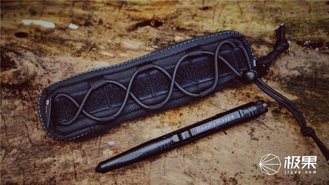 这盒子还没手掌大，里面的工具却比工具箱还全，野外保命全靠它