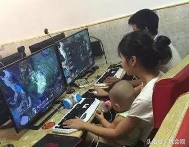 奇葩搞笑：国产抗日神剧太雷人！竟有战士打鬼子时在玩手机...