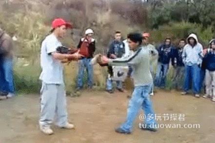 搞笑动态图：人见人爱的小萝莉