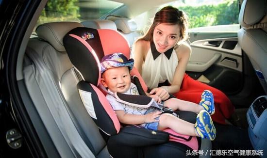 宝宝不愿意坐车有什么办法,宝宝不爱抱着喝奶怎么办