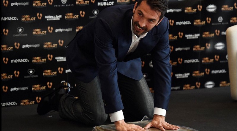 卡西利亚斯获得世界最佳门将,历史最佳门将卡西利亚斯