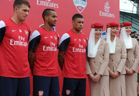 皇马球衣上面的fly,皇马球衣上flyemirates是什么意思