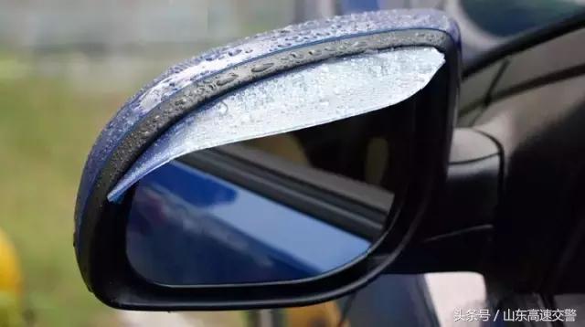 暴雨天看不清后视镜怎么办,下雨天气后视镜看不清有什么妙招