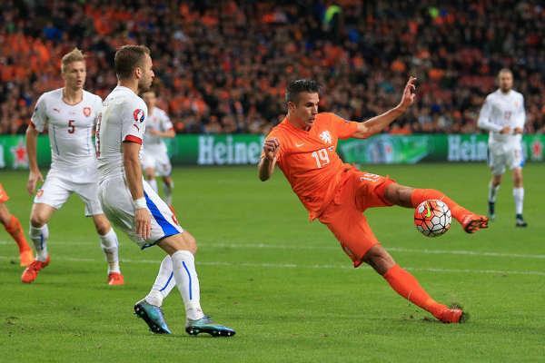 足坛十大黄金左脚盘点,小易体育资讯