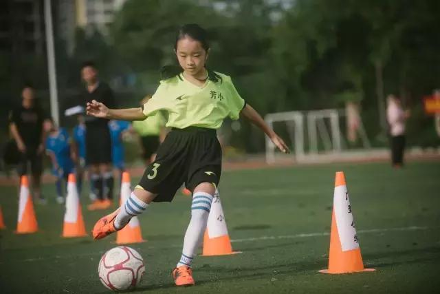 校园足球赛决赛开赛,校园足球邀请赛落幕