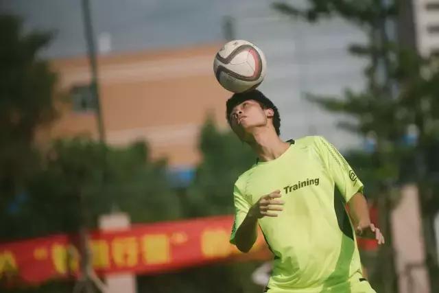 校园足球赛决赛开赛,校园足球邀请赛落幕