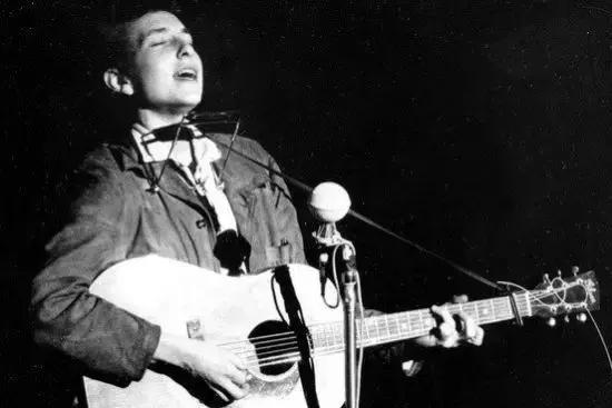 鲍勃迪伦凭借哪首歌获诺奖,鲍勃迪伦是哪一年获得诺奖