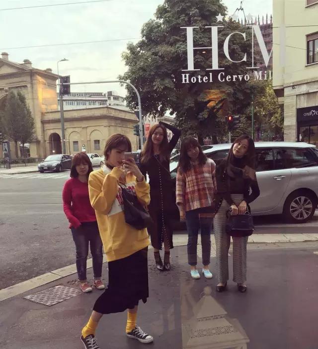 袜子要怎么搭配衣服,袜子正确搭配鞋子穿法