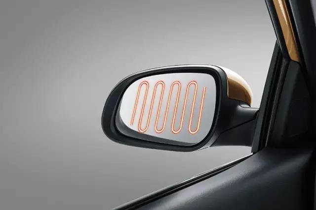 雨天怎么防止后视镜看不清,雨雾天车灯不亮怎么办