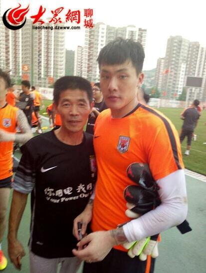 风雨同路荣辱相随聊城有一群橘红色火焰的忠实拥趸