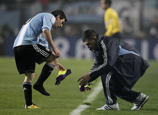 半场结束和梅西换球衣,半场五子登科梅西