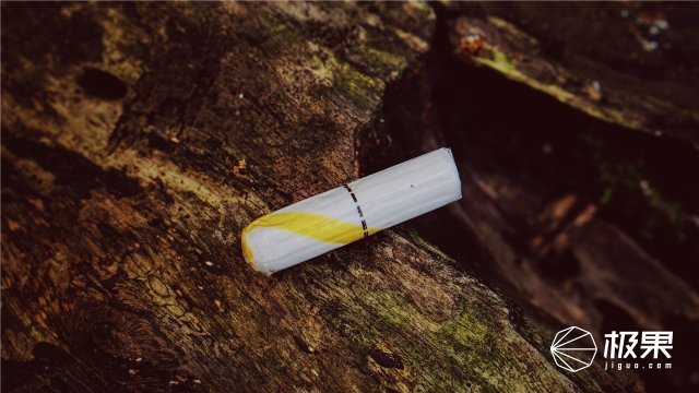 这盒子还没手掌大，里面的工具却比工具箱还全，野外保命全靠它