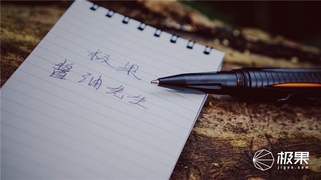 这盒子还没手掌大，里面的工具却比工具箱还全，野外保命全靠它