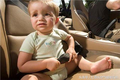 宝宝不愿意坐车有什么办法,宝宝不爱抱着喝奶怎么办