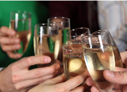 喝醉酒喜欢耍酒疯怎么办,女的喝酒耍酒疯如何解决