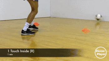 儿童在家练足球控球基本功,足球怎么控球才能又快又稳