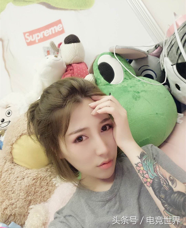 斗鱼最新的年度十大巅峰主播诞生,斗鱼年度十大巅峰主播照片对比