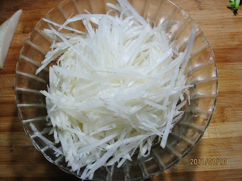 孩子衣服上水果汁怎么去掉,果汁滴到白色衣服上怎么处理