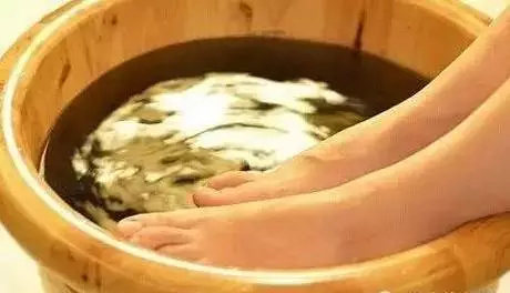 打羽毛球后脚底肿胀,打羽毛球脚底一直起泡怎么办